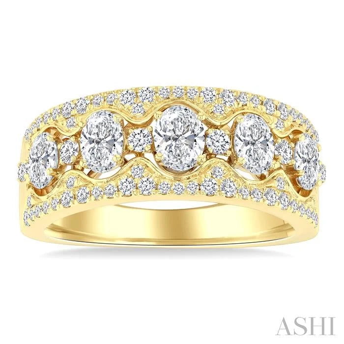 Oval Shape 5 Stone Diamond Fashion Band