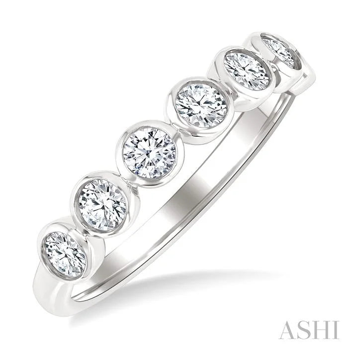 Round Shape Bezel Set Diamond Fashion Band