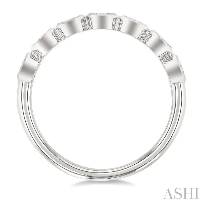 Round Shape Bezel Set Diamond Fashion Band