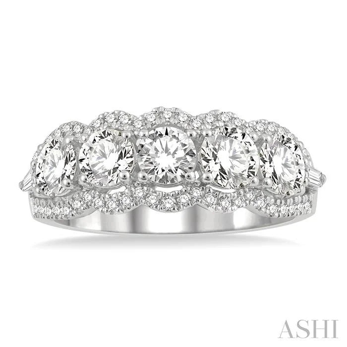 Round Shape 5 Stone Diamond Fashion Ring