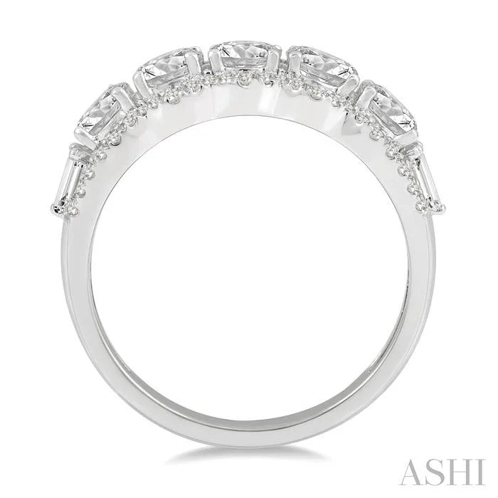 Round Shape 5 Stone Diamond Fashion Ring