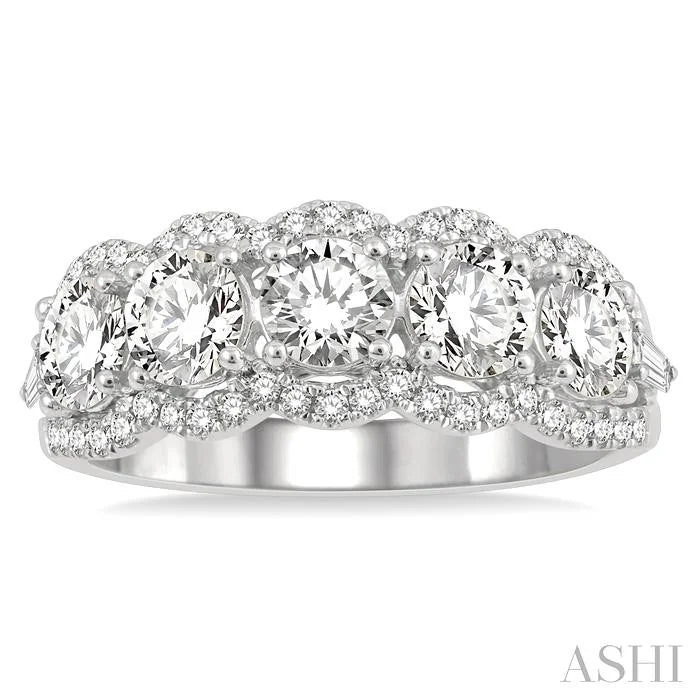 Round Shape 5 Stone Diamond Fashion Ring