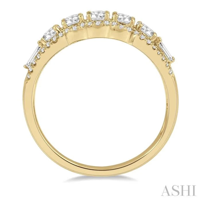 Round Shape 5 Stone Diamond Fashion Ring