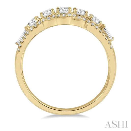 Round Shape 5 Stone Diamond Fashion Ring