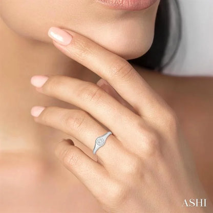 Round Shape Lovebright Essential Diamond Signet Ring
