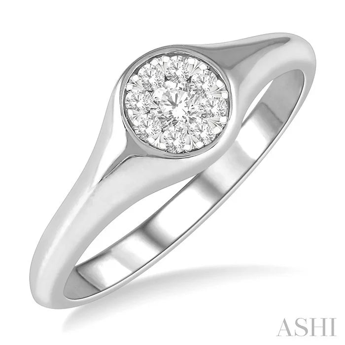 Round Shape Lovebright Essential Diamond Signet Ring