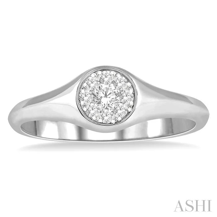 Round Shape Lovebright Essential Diamond Signet Ring