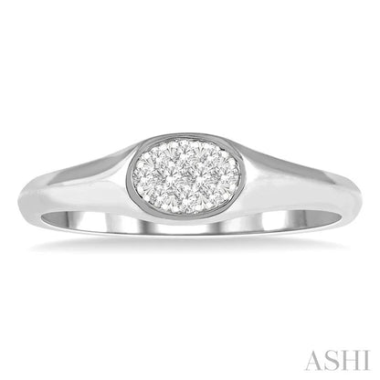 Oval Shape East-West Lovebright Essential Diamond Signet Ring