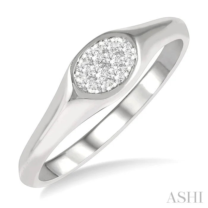 Oval Shape East-West Lovebright Essential Diamond Signet Ring