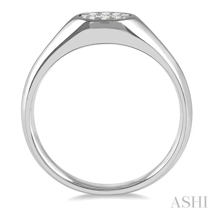 Oval Shape East-West Lovebright Essential Diamond Signet Ring