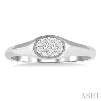 Oval Shape East-West Lovebright Essential Diamond Signet Ring