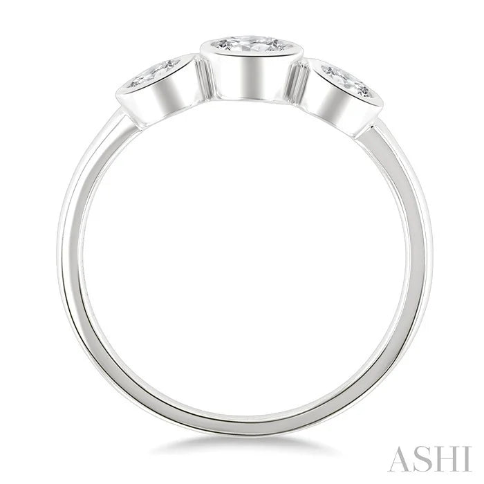 Oval Shape 3 Stone Diamond Fashion Ring