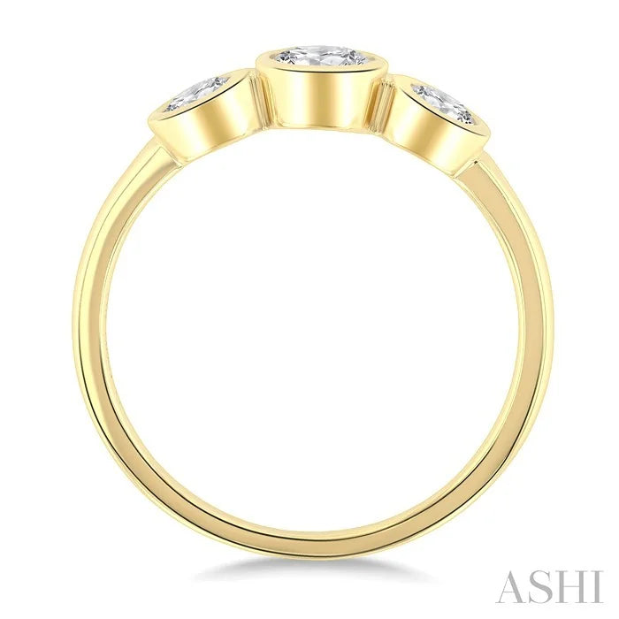 Oval Shape 3 Stone Diamond Fashion Ring