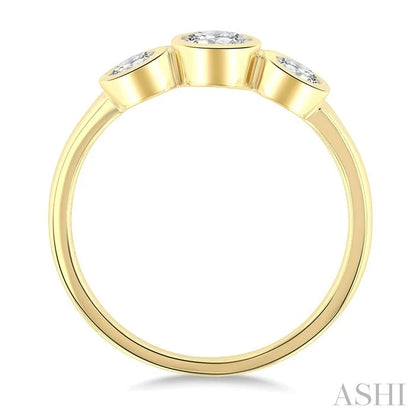 Oval Shape 3 Stone Diamond Fashion Ring