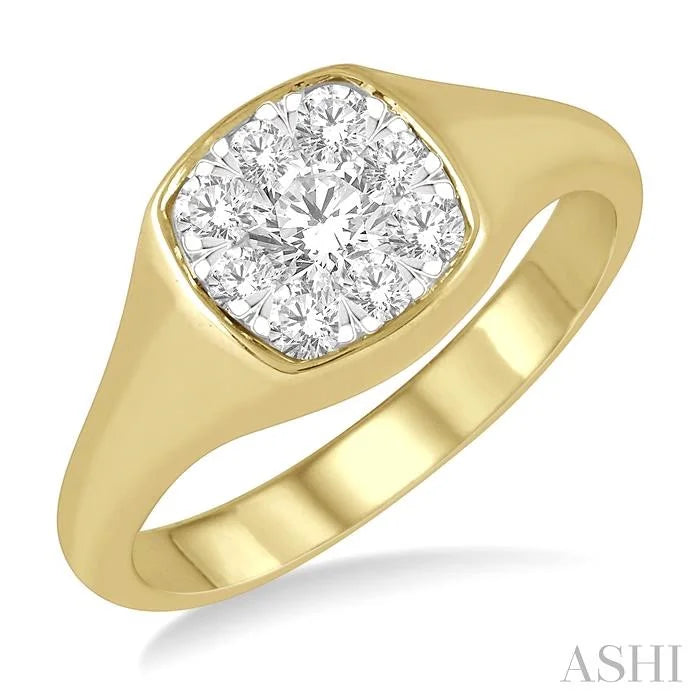 Cushion Shape Lovebright Essential Diamond Signet Ring