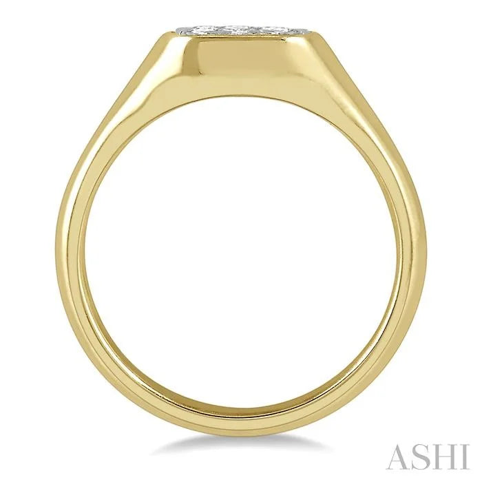 Cushion Shape Lovebright Essential Diamond Signet Ring