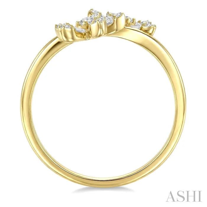 Floral Petite Diamond Fashion Ring