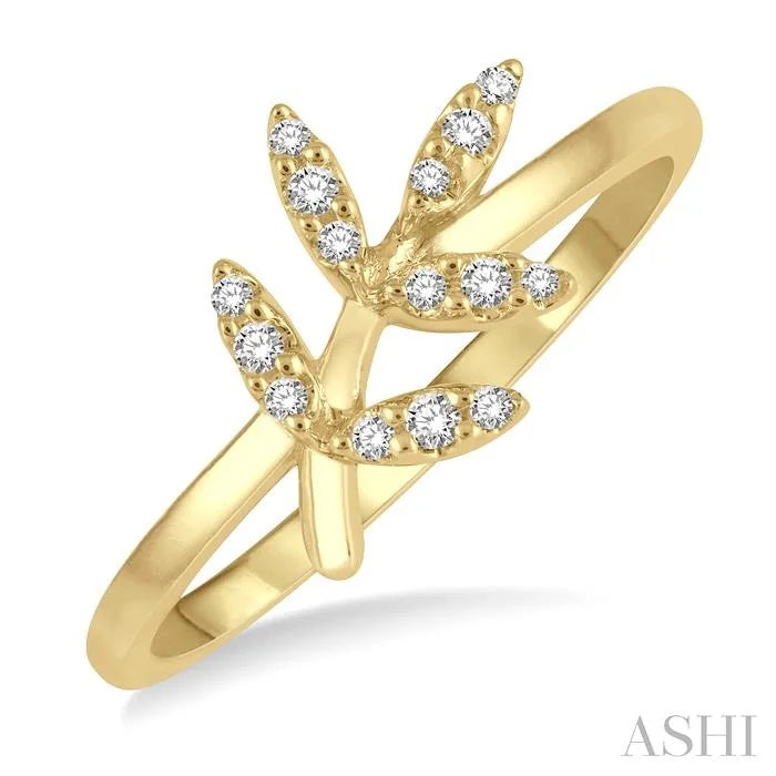 Stackable Leaf Petite Diamond Fashion Ring