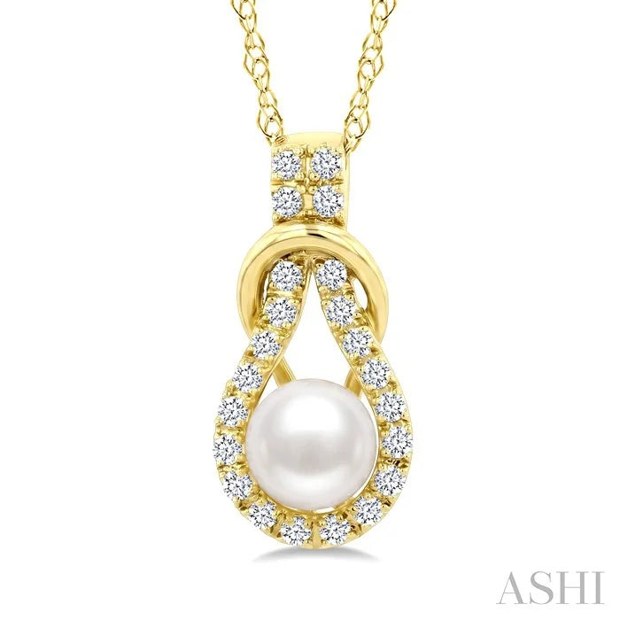 Pearl & Diamond Fashion Pendant