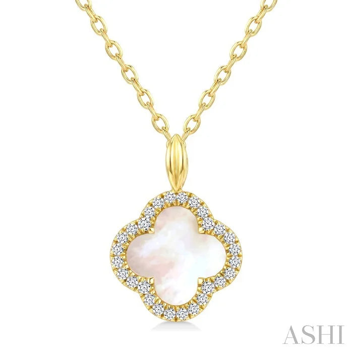 Clover Petite Mother Of Pearl & Halo Diamond Pendant