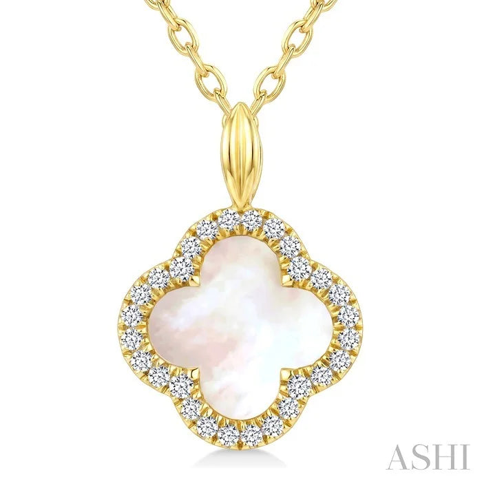 Clover Petite Mother Of Pearl & Halo Diamond Pendant