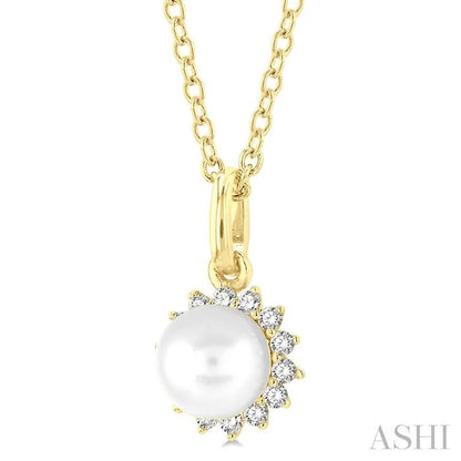 Pearl & Petite Halo Diamond Fashion Pendant