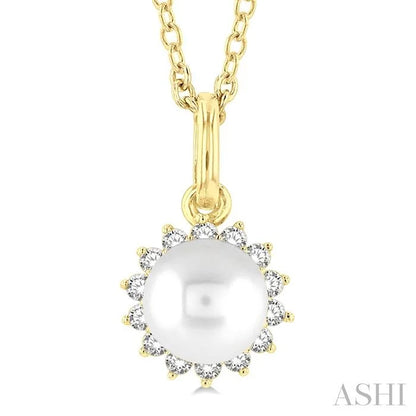 Pearl & Petite Halo Diamond Fashion Pendant