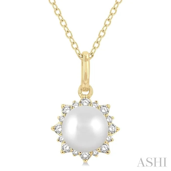 Pearl & Petite Halo Diamond Fashion Pendant