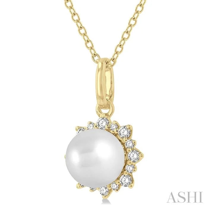 Pearl & Petite Halo Diamond Fashion Pendant