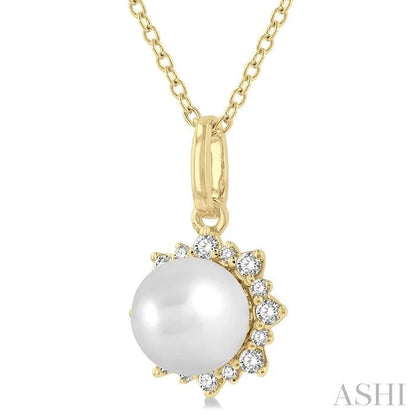Pearl & Petite Halo Diamond Fashion Pendant