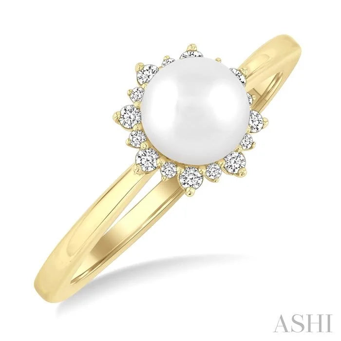 Pearl & Petite Halo Diamond Fashion Ring