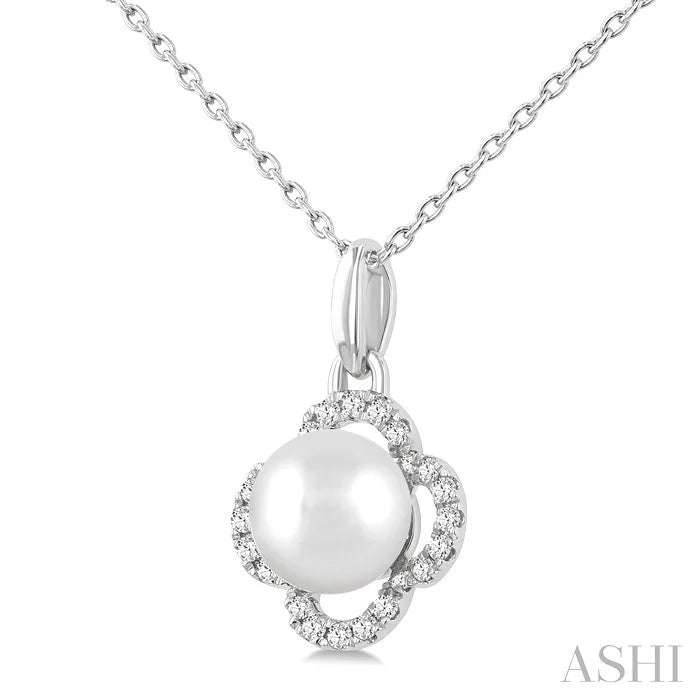 Clover Pearl & Petite Diamond Pendant