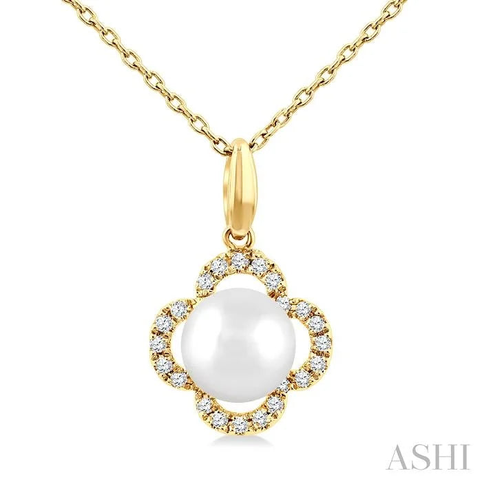 Clover Pearl & Petite Diamond Pendant