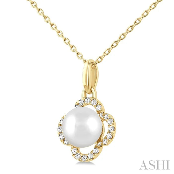 Clover Pearl & Petite Diamond Pendant