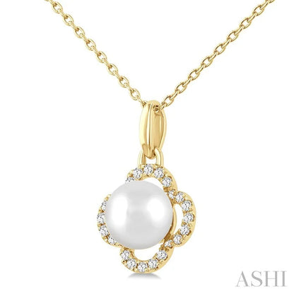 Clover Pearl & Petite Diamond Pendant