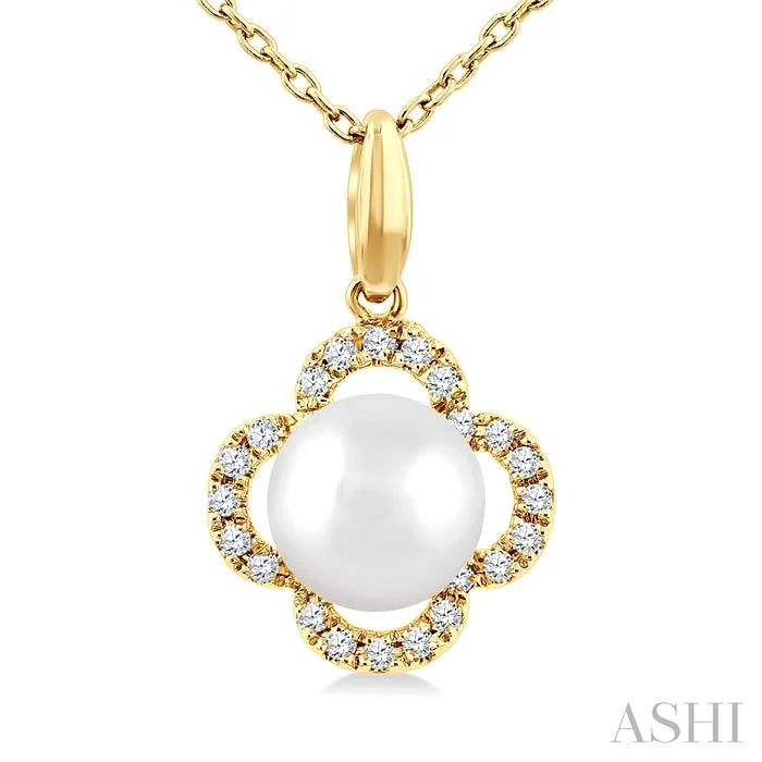 Clover Pearl & Petite Diamond Pendant