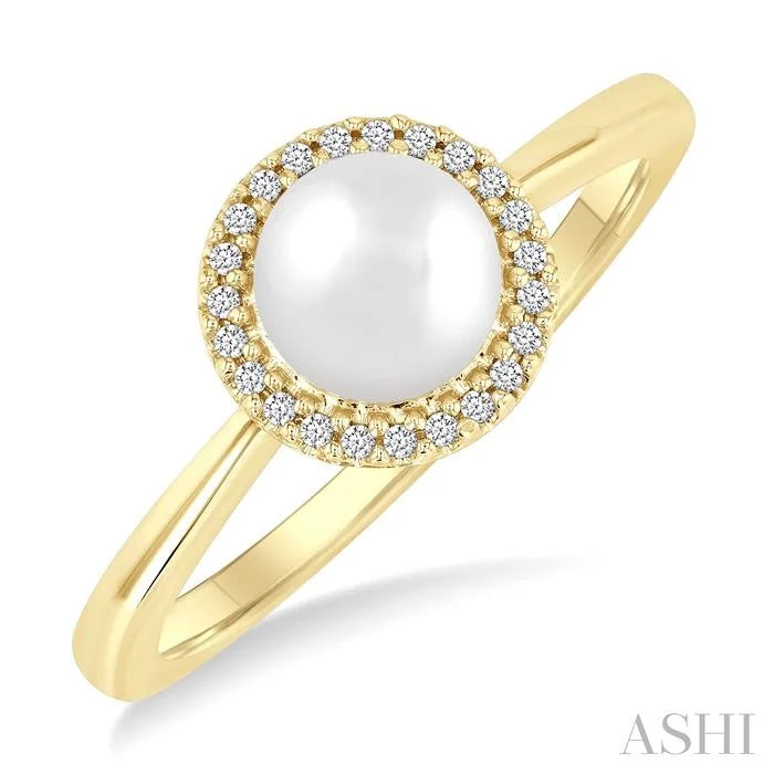 Pearl & Petite Halo Diamond Fashion Ring