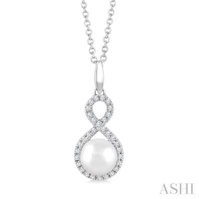 Pearl & Petite Diamond Fashion Pendant