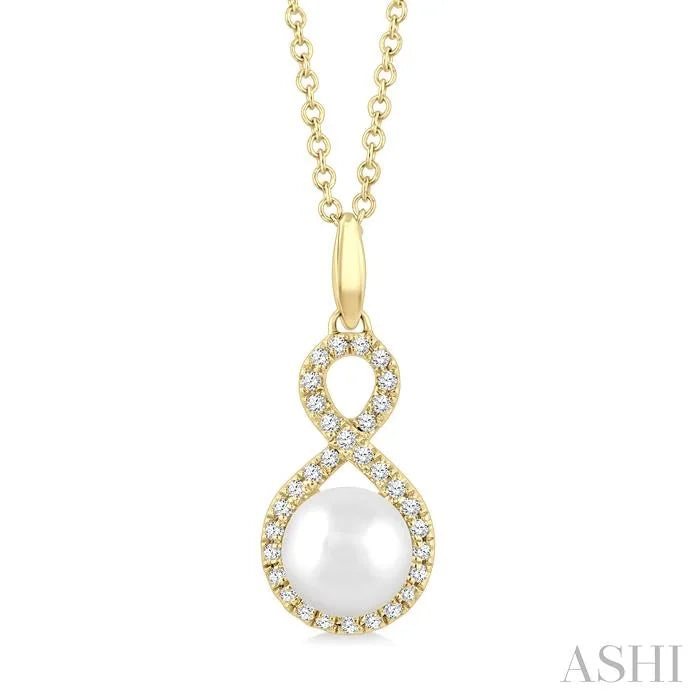 Pearl & Petite Diamond Fashion Pendant