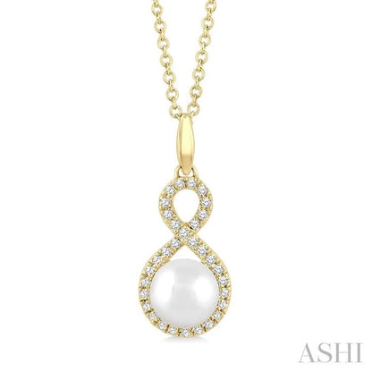 Pearl & Petite Diamond Fashion Pendant