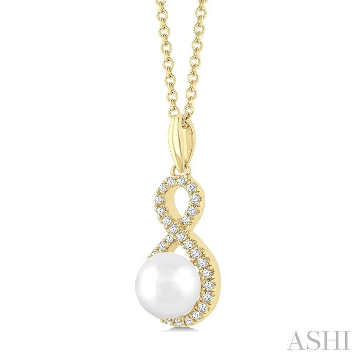 Pearl & Petite Diamond Fashion Pendant