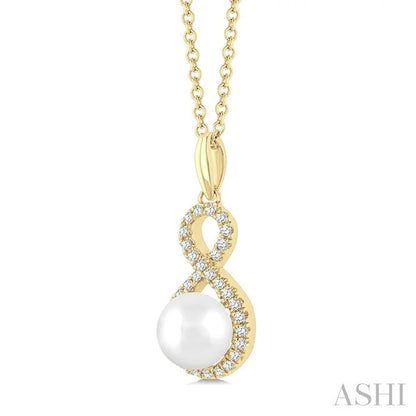 Pearl & Petite Diamond Fashion Pendant