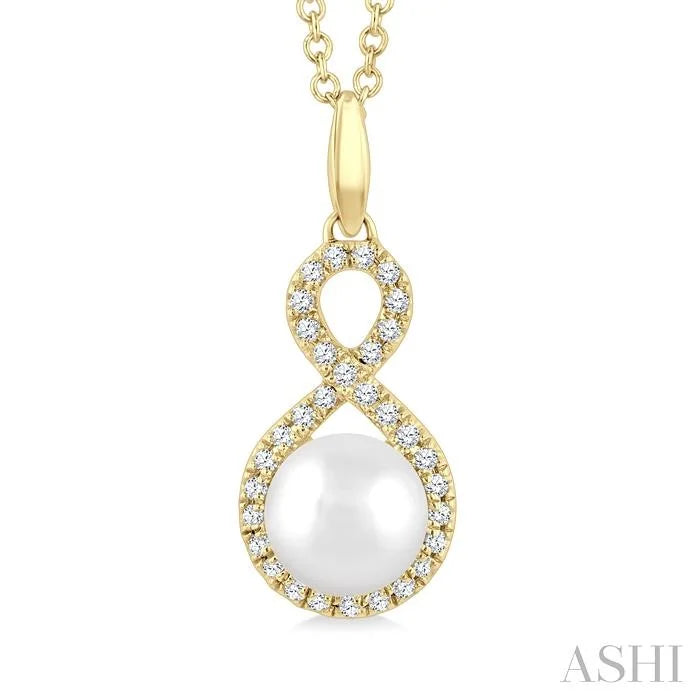 Pearl & Petite Diamond Fashion Pendant