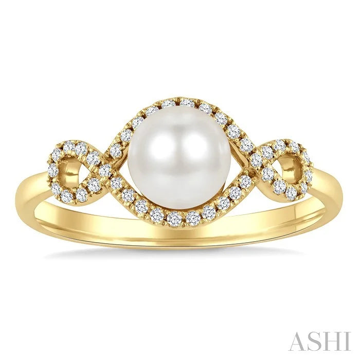 Pearl & Petite Diamond Fashion Ring