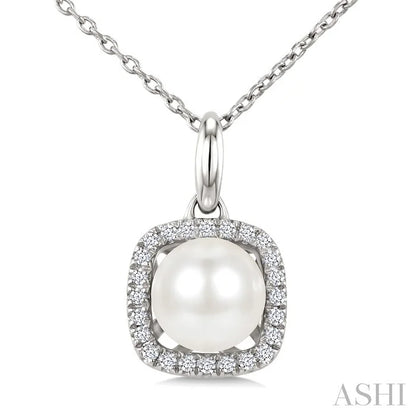 Pearl & Petite Halo Diamond Fashion Pendant