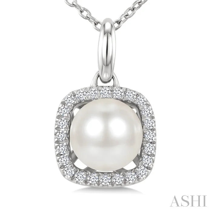 Pearl & Petite Halo Diamond Fashion Pendant