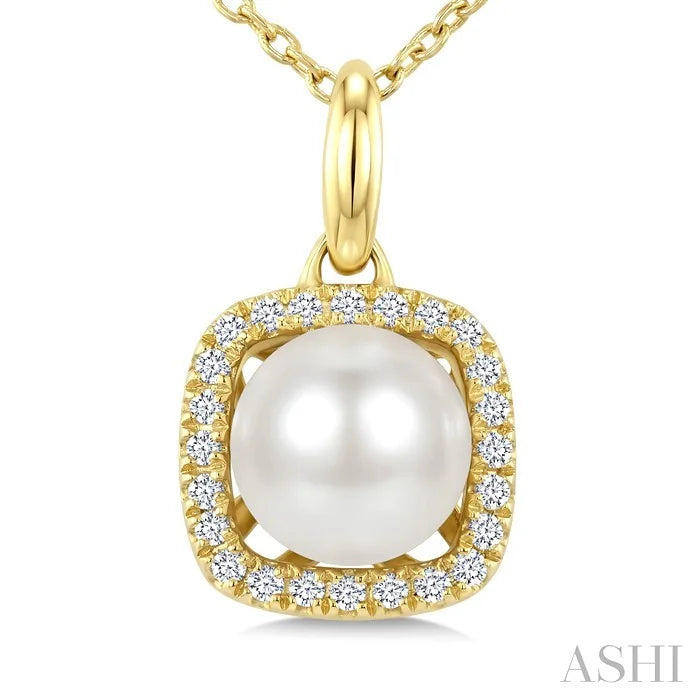 Pearl & Petite Halo Diamond Fashion Pendant