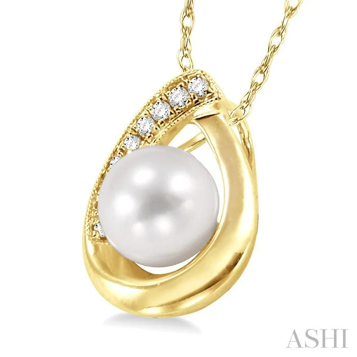 Pearl & Diamond Fashion Pendant