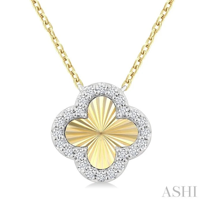 Clover Fluted Petite Diamond Fashion Pendant