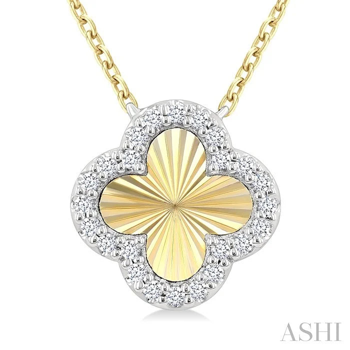 Clover Fluted Petite Diamond Fashion Pendant